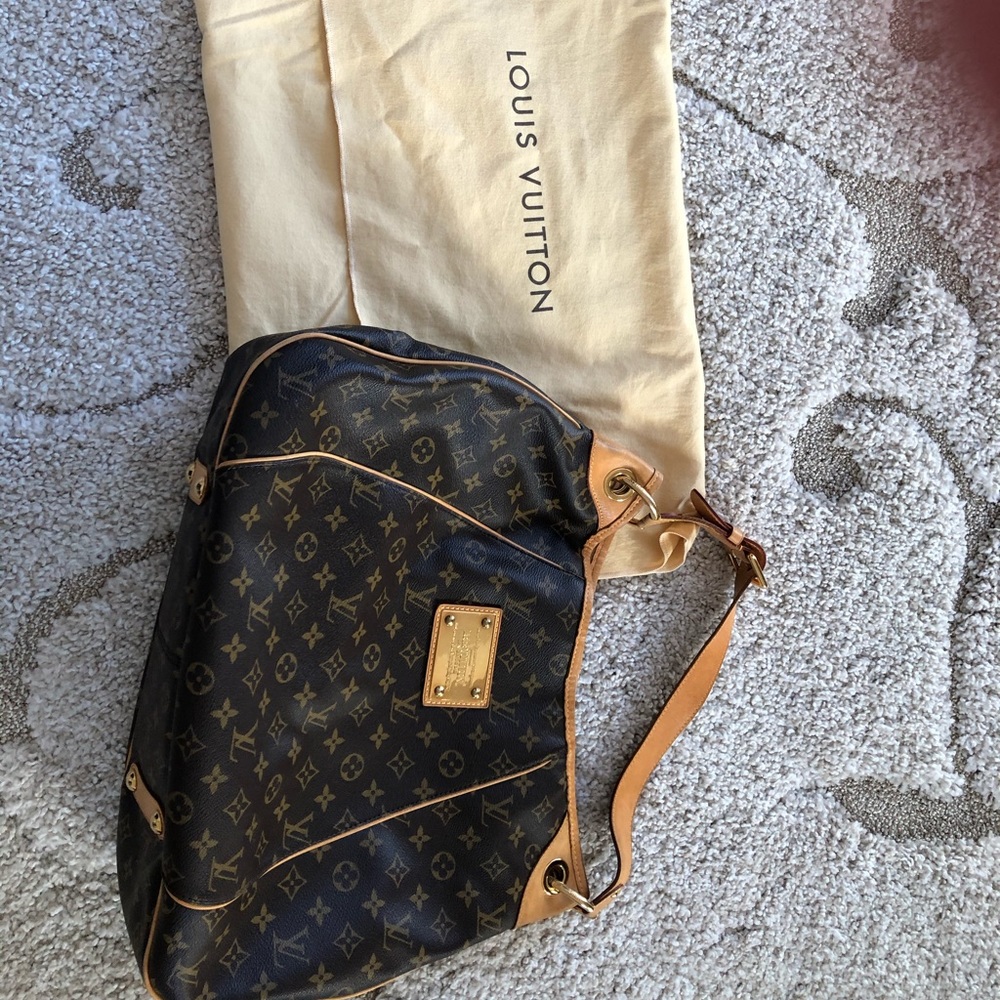 Louis Vuitton galliera GM discontinued bag